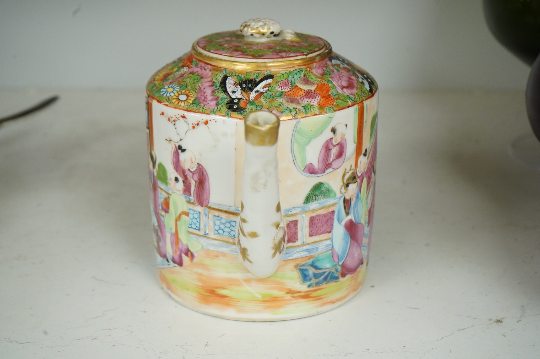 A Chinese famille rose teapot and cover, c.1830, 15cm